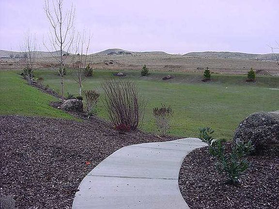 3rd image of 2/1 Driftwood Pl