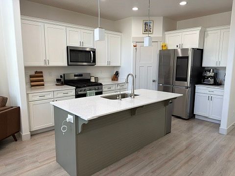 4th image of 4553 W Watchmen Way
