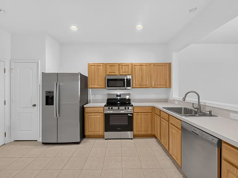 4979 Pond Ridge Dr — Photo 7