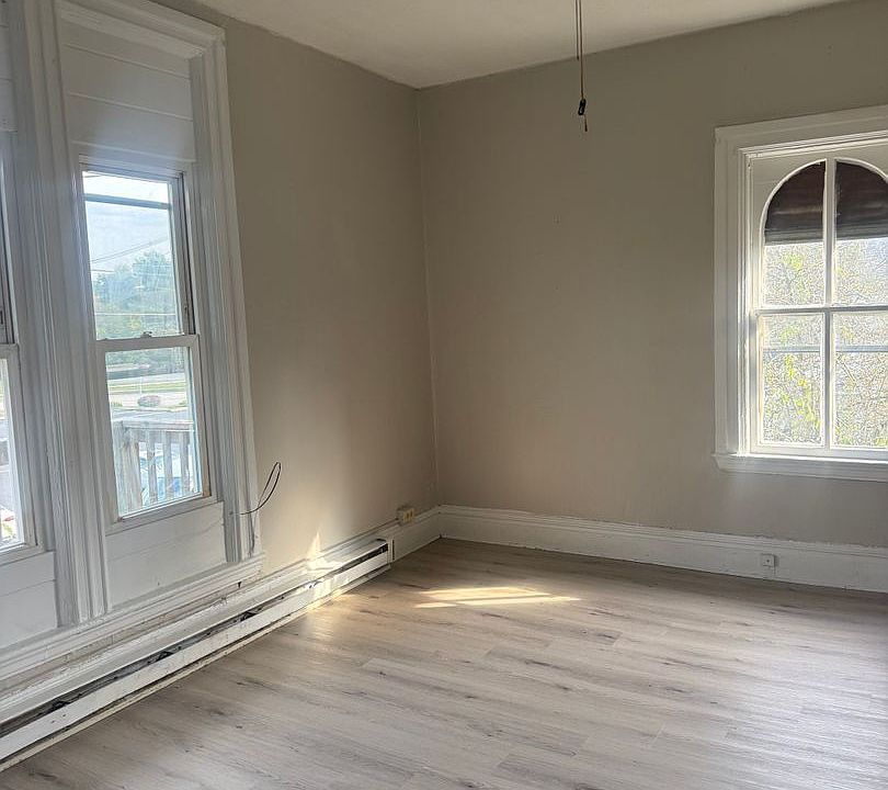 1st image of 5 Maple St #2R