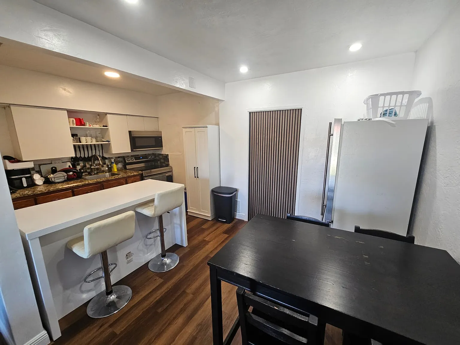3 bed, 1000 sqft, $3,200 — Photo 4