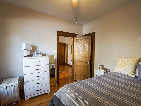 4th image of 2552 N Seminary Ave #1