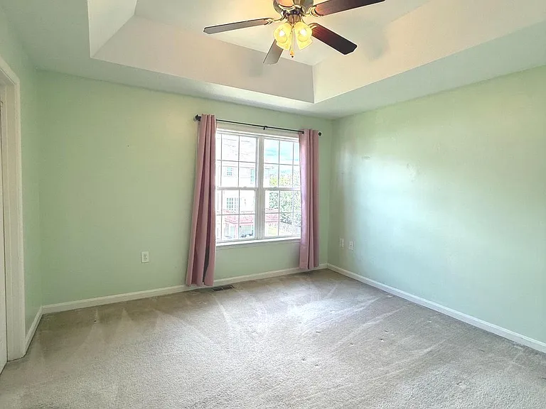 232 Morlatt Ln — Photo 2