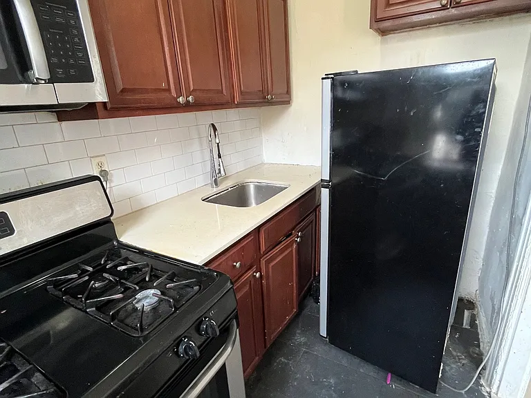 135 Hawthorne St #2M — Photo 4