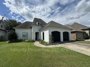 216 Golden Cypress Dr, Youngsville, LA 70592