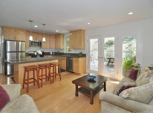 23500 Calvert St, Woodland Hills, CA 91367