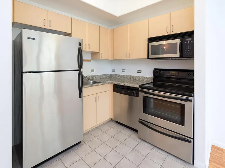 1643 6th Ave #106 — Photo 8