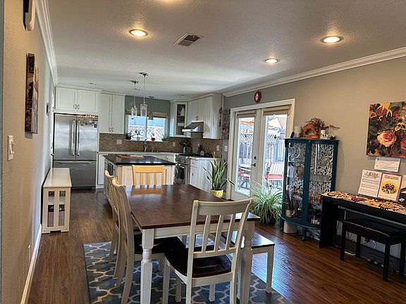 5th image of 1601 Montrose Way