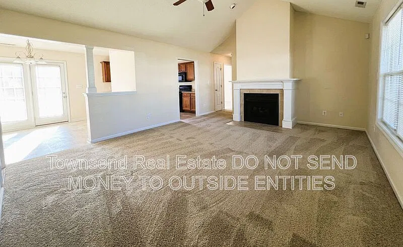 3 bed, 2.0 bath, 1650 sqft, $1,695 — Photo 2