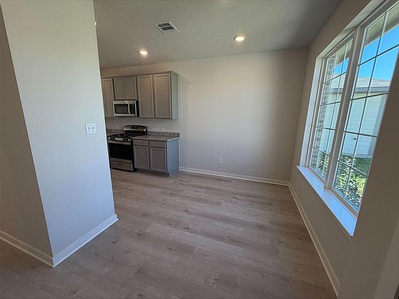 3rd image of 237 New Dawn Trl