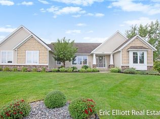 1492 Lakeside Dr, Hudsonville, MI 49426