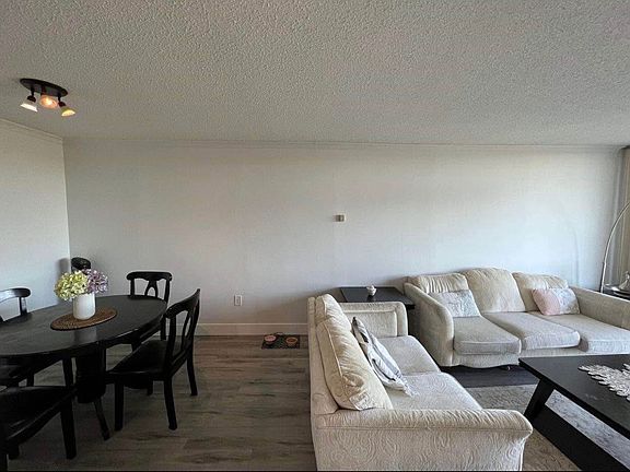 4th image of 2008 Fullerton Ave #1807