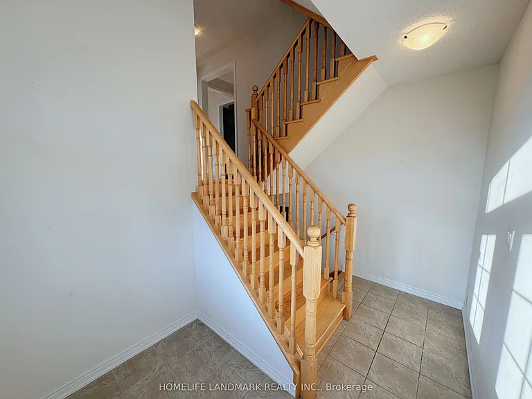 35 Hyacinth St — Photo 4