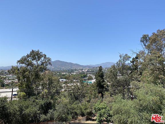 3rd image of 2869 W El Roble Dr