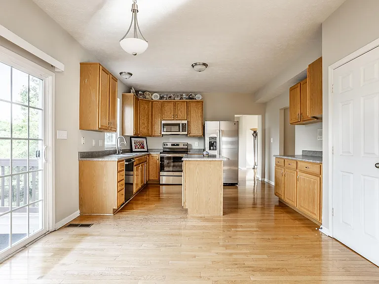 6765 Woodcliff Cir — Photo 8
