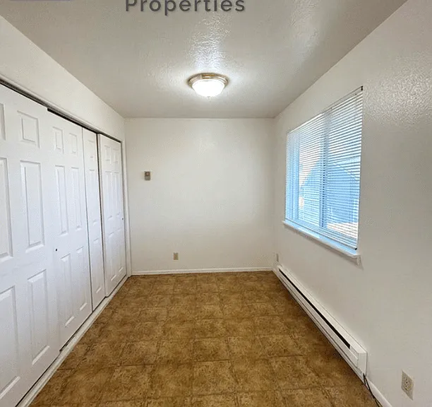 Main 819 S — Photo 14