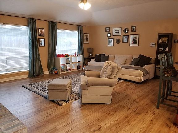 4th image of 2823 Meadow Creek Ct