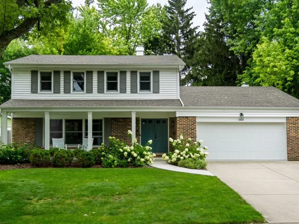 1039 Crestfield Ave, Libertyville, IL 60048