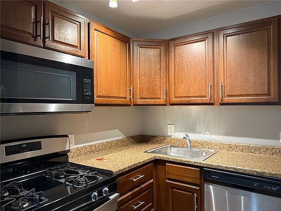 4th image of 1203 W North Ave APT 102
