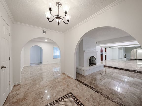 2nd image of 2851 E Acoma Dr