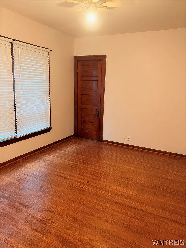 3 bed, 1.0 bath, 2376 sqft, $1,800 — Photo 3