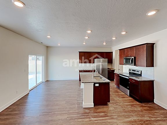 5th image of 1258 E Hopkins Ln