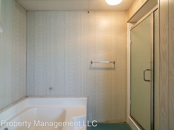 3rd image of 1418 S Tyee Ave