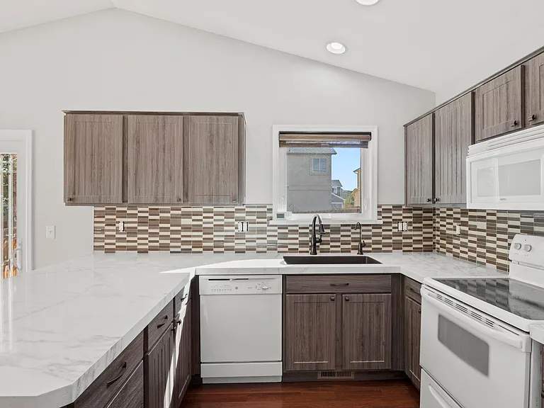 2067 Woodpark Dr — Photo 8