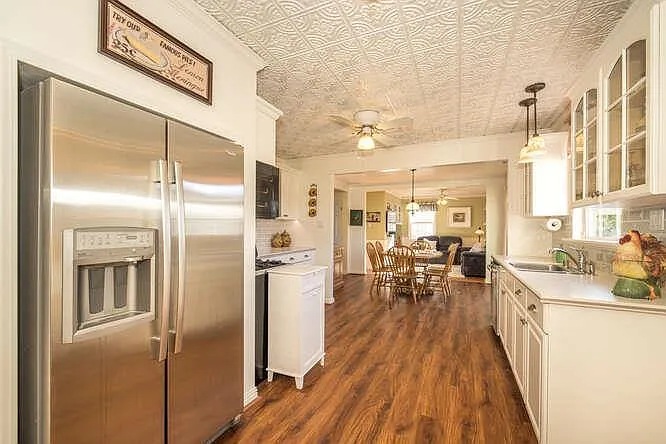 4 bed, 2209 sqft, $6,200 — Photo 4