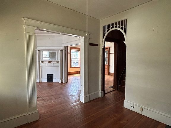 4th image of 69 Bay State Ave
