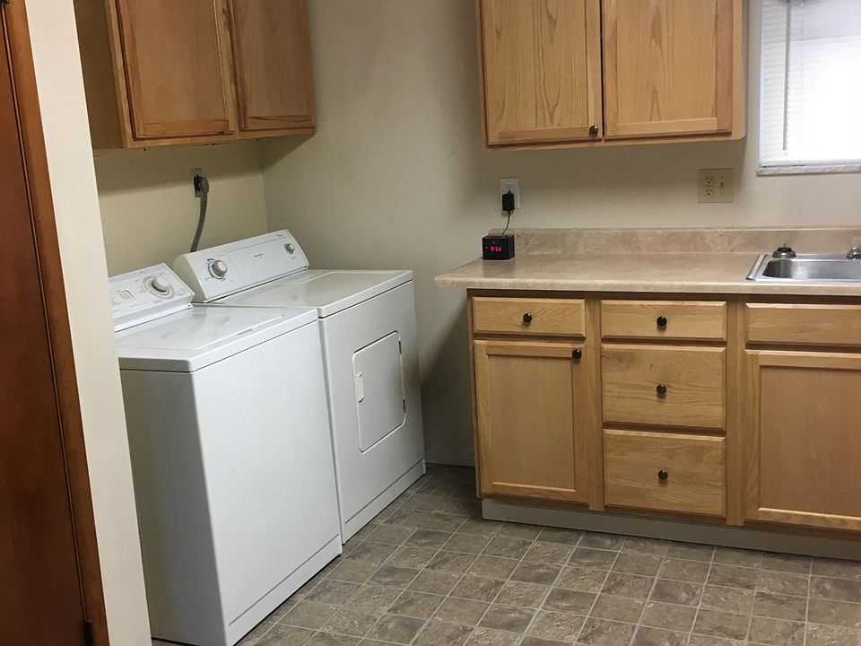 2nd image of 615 W Main St APT 3A