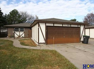 5263 Goldenrod Cir, Lincoln, NE 68512
