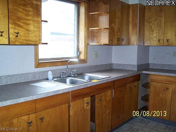 4th image of 298 E 2nd St