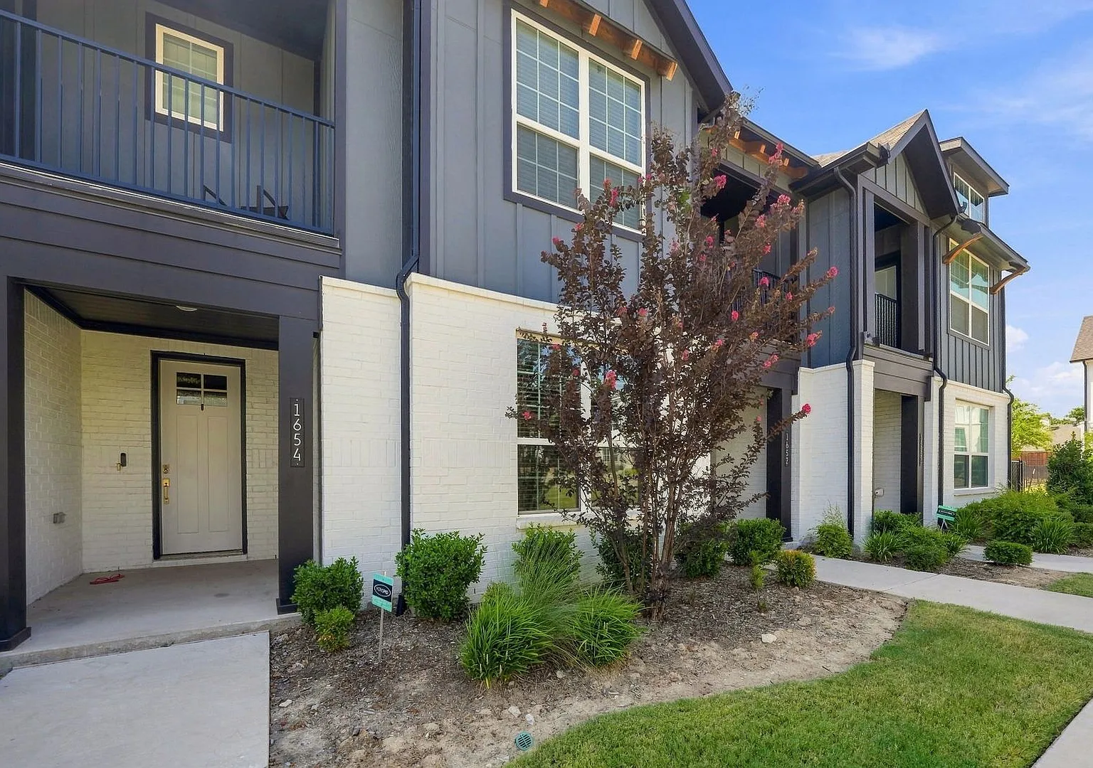 Upgraded 3-Bedroom Townhome in Allen with Modern Finishes & Private Balcony — Photo 2