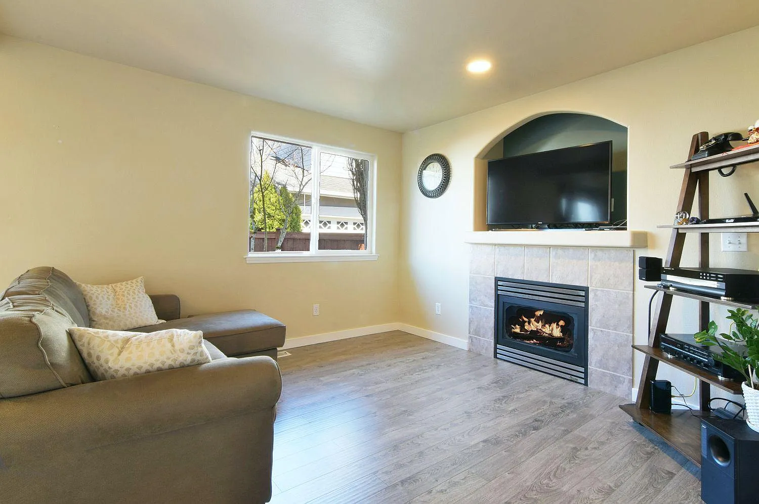 3 bed, 2.5 bath, 1369 sqft, $3,100 — Photo 3