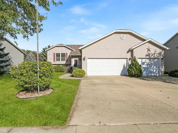 2412 W Bremer Ave, Waverly, IA 50677