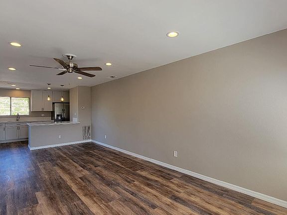 4th image of 4596 Westridge Dr