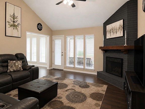 2nd image of 815 Redway Ln