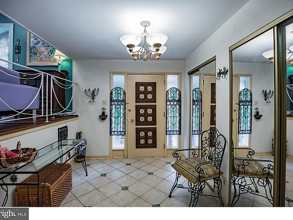 4th image of 612 Oakfield Ln