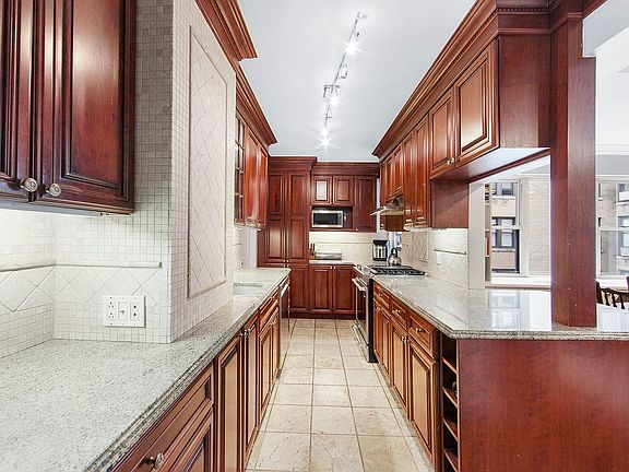 3rd image of 11 E 86th St #10C