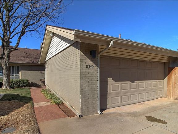 2nd image of 11342 Benttree Cir #11342