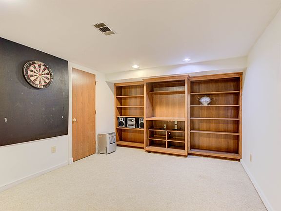 4th image of 207 Lake Village Dr
