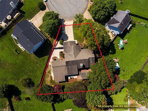 2nd image of 8 Greenmont Ct