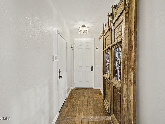 3rd image of 1917 E DALEY Lane
