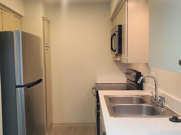 2nd image of 1447 Winding Brook Cir #193