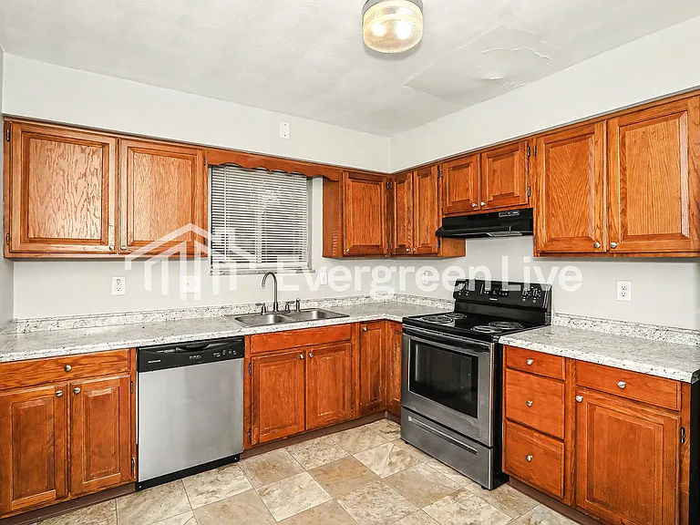 224 Mason Ave — Photo 7