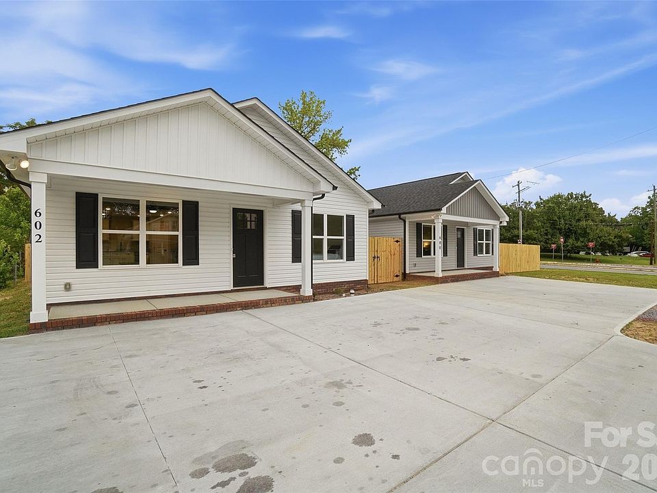 1st image of 602 Bethpage Rd