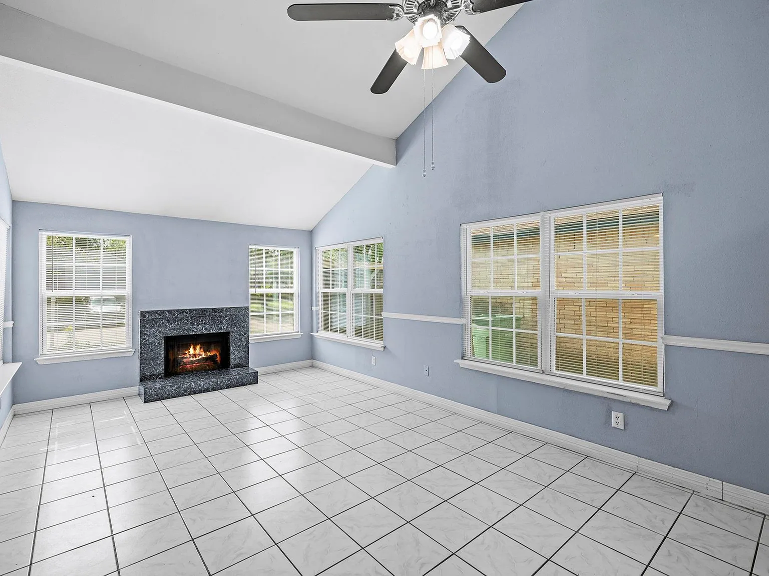 3 bed, 2.0 bath, 1025 sqft, $1,850 — Photo 2