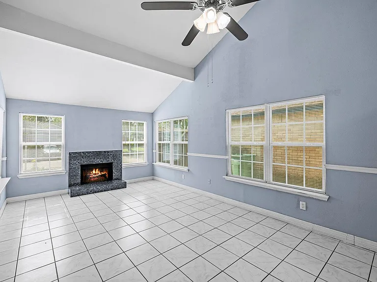 7535 Log Cradle Dr — Photo 2