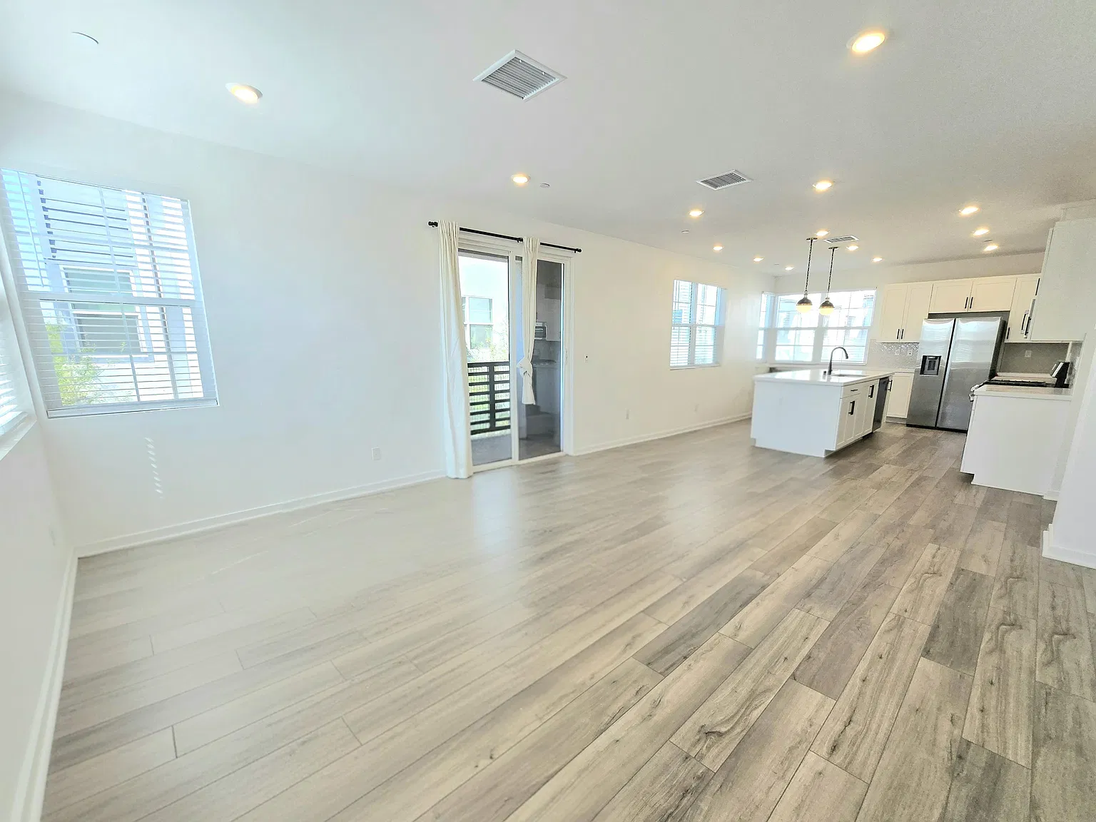 4 bed, 3.5 bath, 1809 sqft, $3,600 — Photo 2
